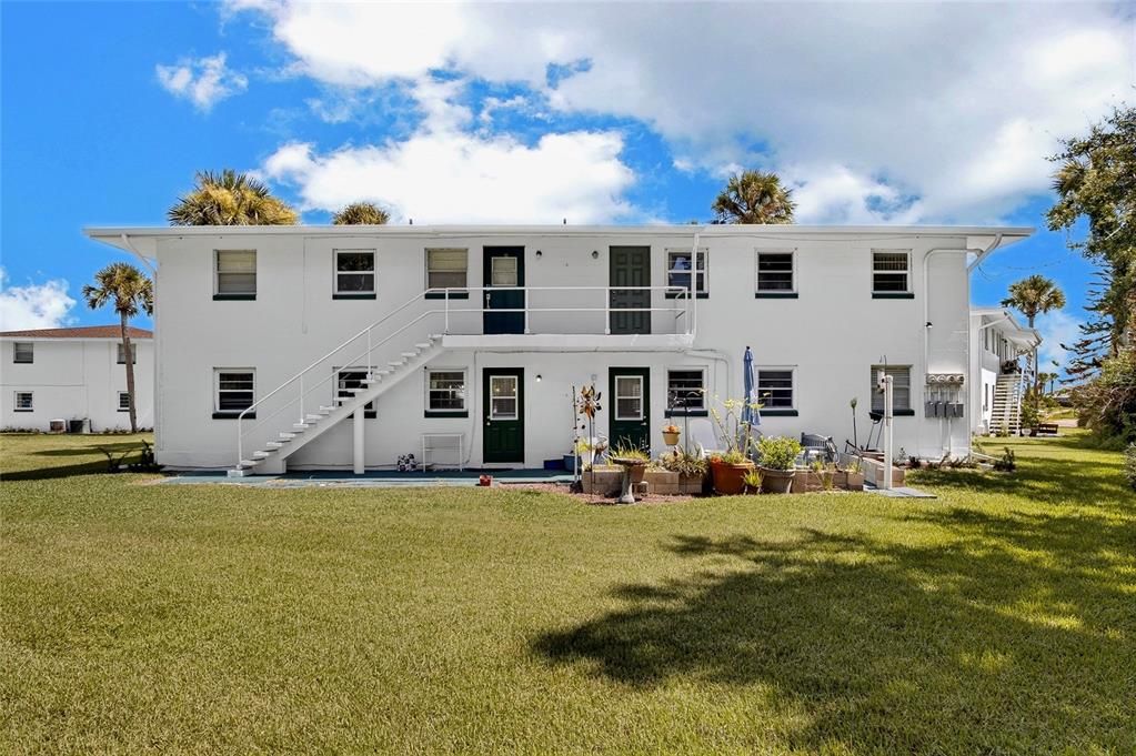 For Sale: $110,000 (2 beds, 1 baths, 841 Square Feet)