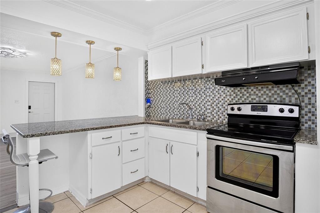 For Sale: $110,000 (2 beds, 1 baths, 841 Square Feet)