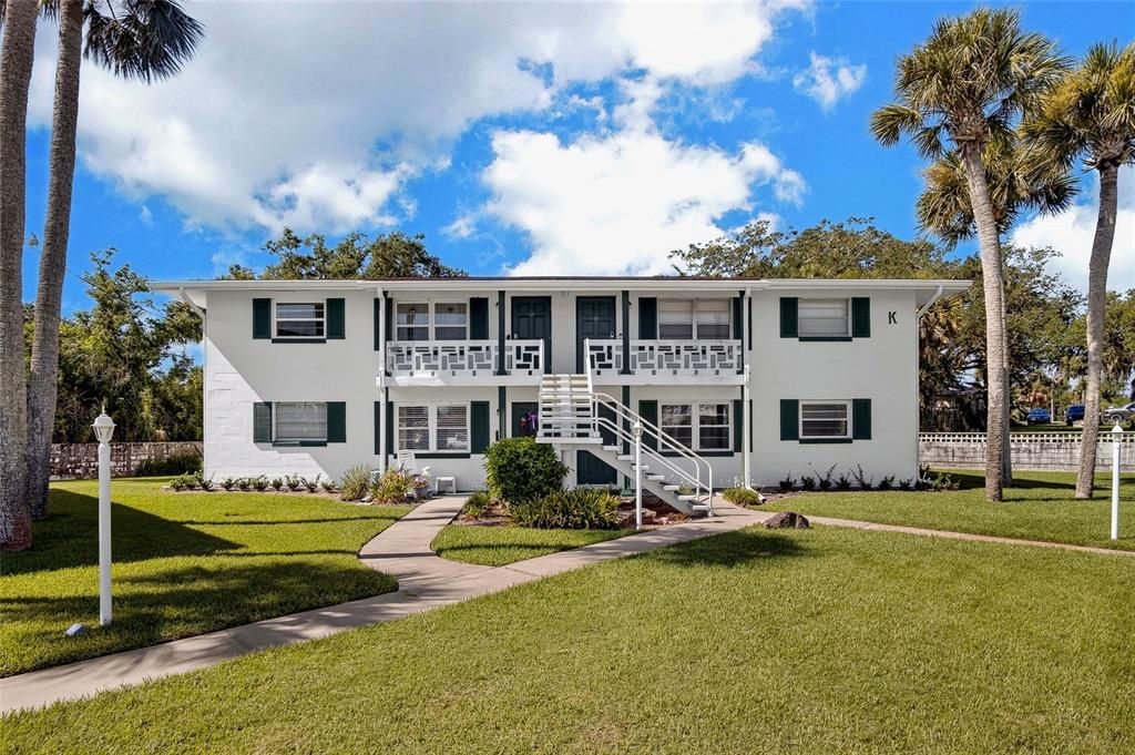 For Sale: $110,000 (2 beds, 1 baths, 841 Square Feet)