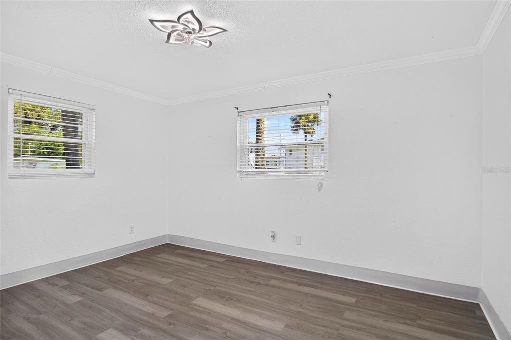 For Sale: $110,000 (2 beds, 1 baths, 841 Square Feet)