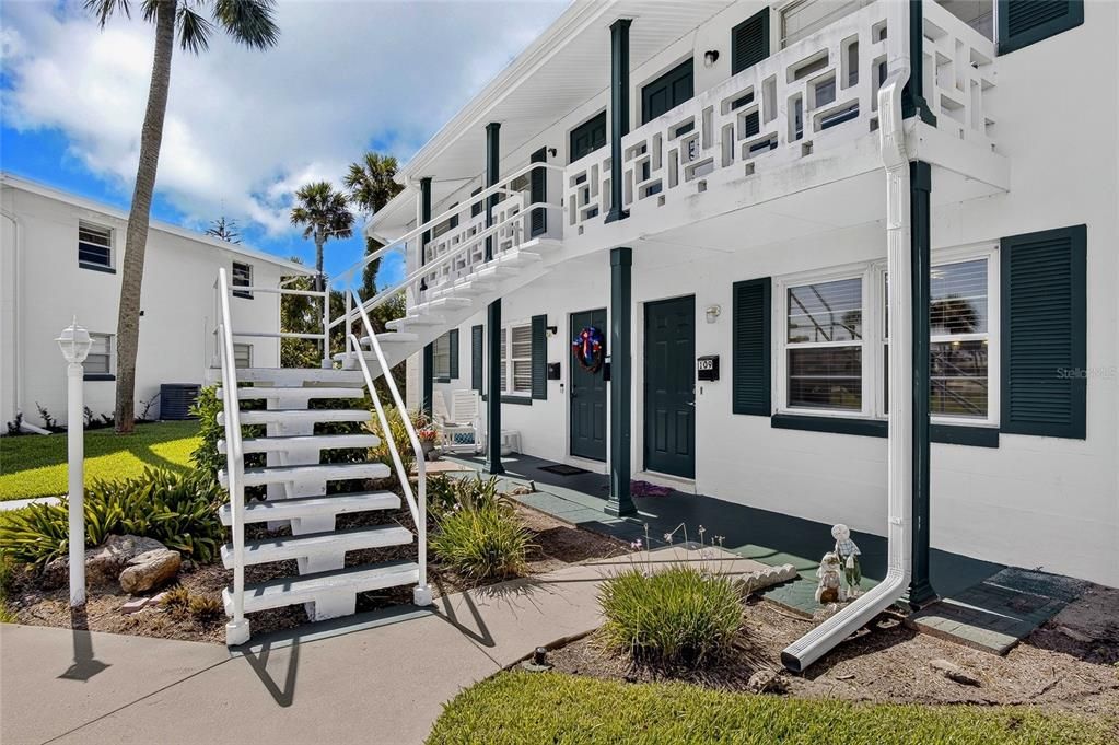 For Sale: $110,000 (2 beds, 1 baths, 841 Square Feet)
