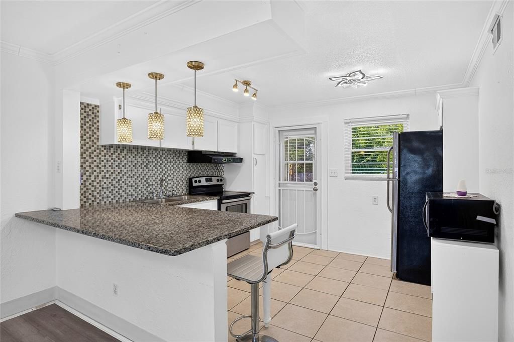 For Sale: $110,000 (2 beds, 1 baths, 841 Square Feet)