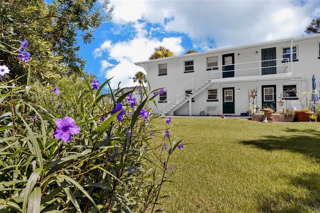 For Sale: $110,000 (2 beds, 1 baths, 841 Square Feet)