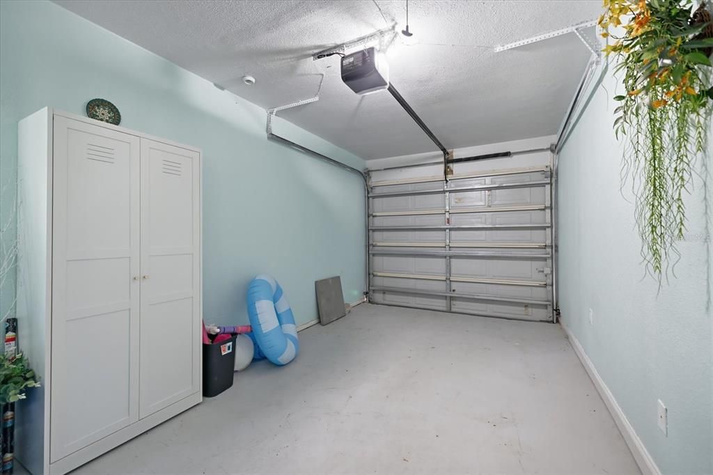 For Sale: $299,000 (3 beds, 2 baths, 942 Square Feet)