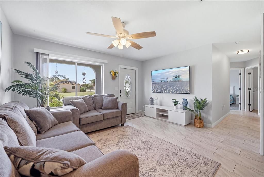 For Sale: $299,000 (3 beds, 2 baths, 942 Square Feet)