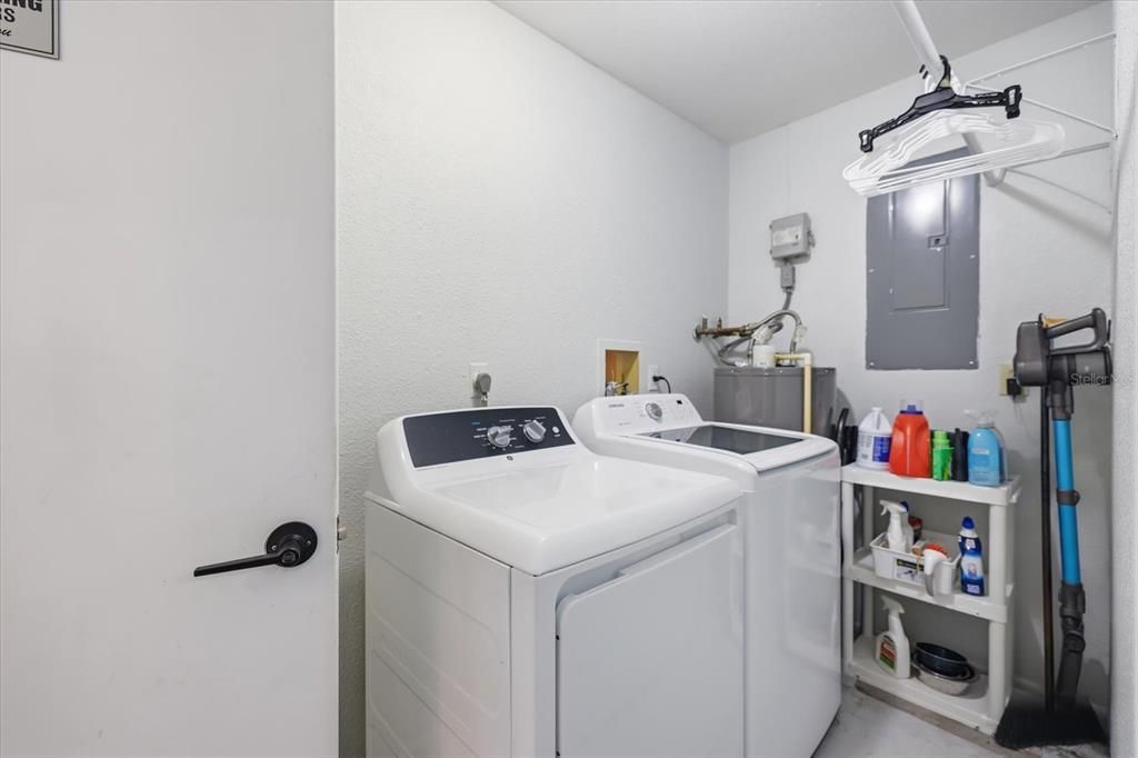 For Sale: $299,000 (3 beds, 2 baths, 942 Square Feet)