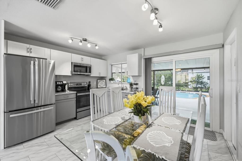 For Sale: $299,000 (3 beds, 2 baths, 942 Square Feet)
