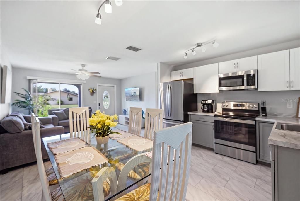 For Sale: $299,000 (3 beds, 2 baths, 942 Square Feet)
