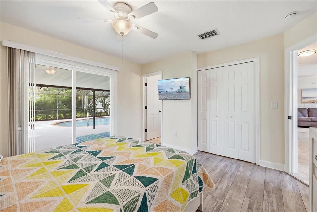 For Sale: $299,000 (3 beds, 2 baths, 942 Square Feet)