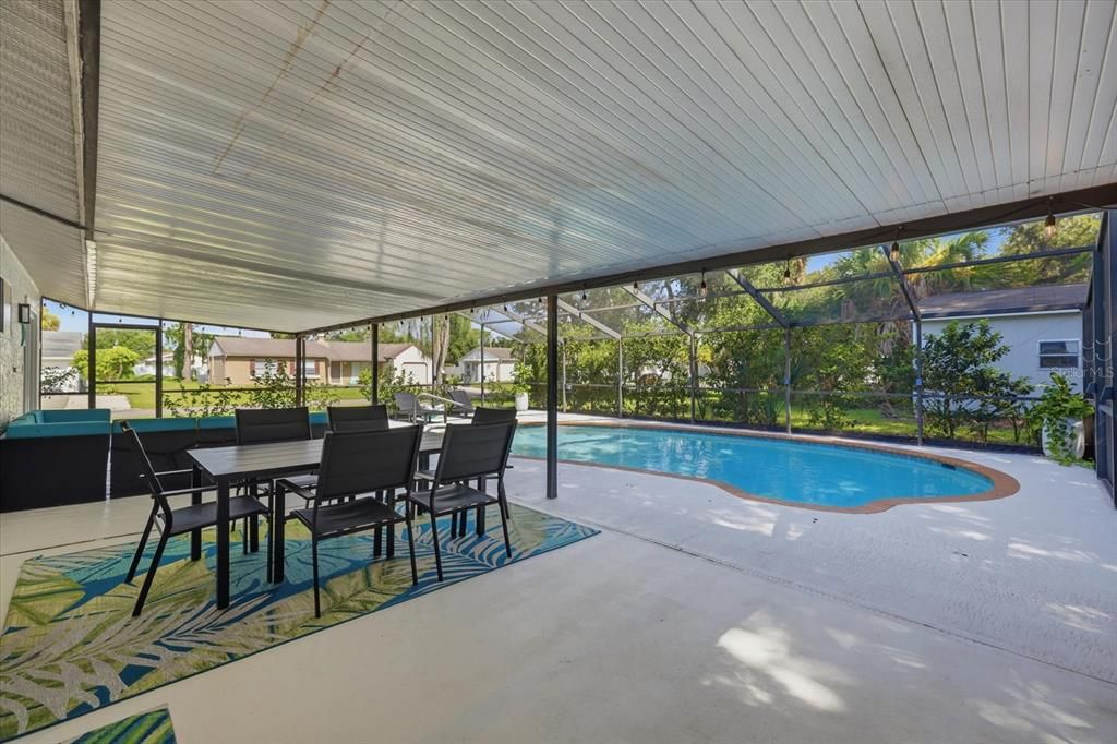 For Sale: $299,000 (3 beds, 2 baths, 942 Square Feet)
