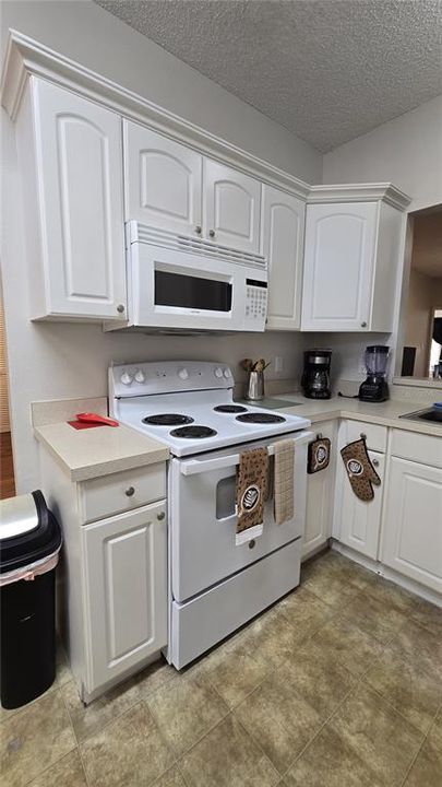 For Sale: $212,900 (2 beds, 2 baths, 1168 Square Feet)
