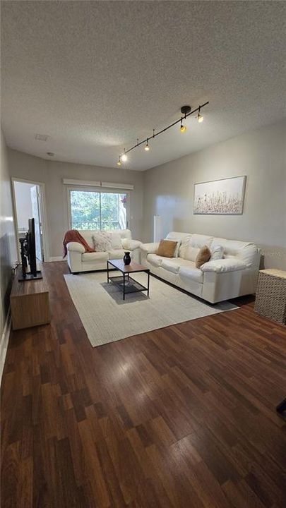 For Sale: $212,900 (2 beds, 2 baths, 1168 Square Feet)