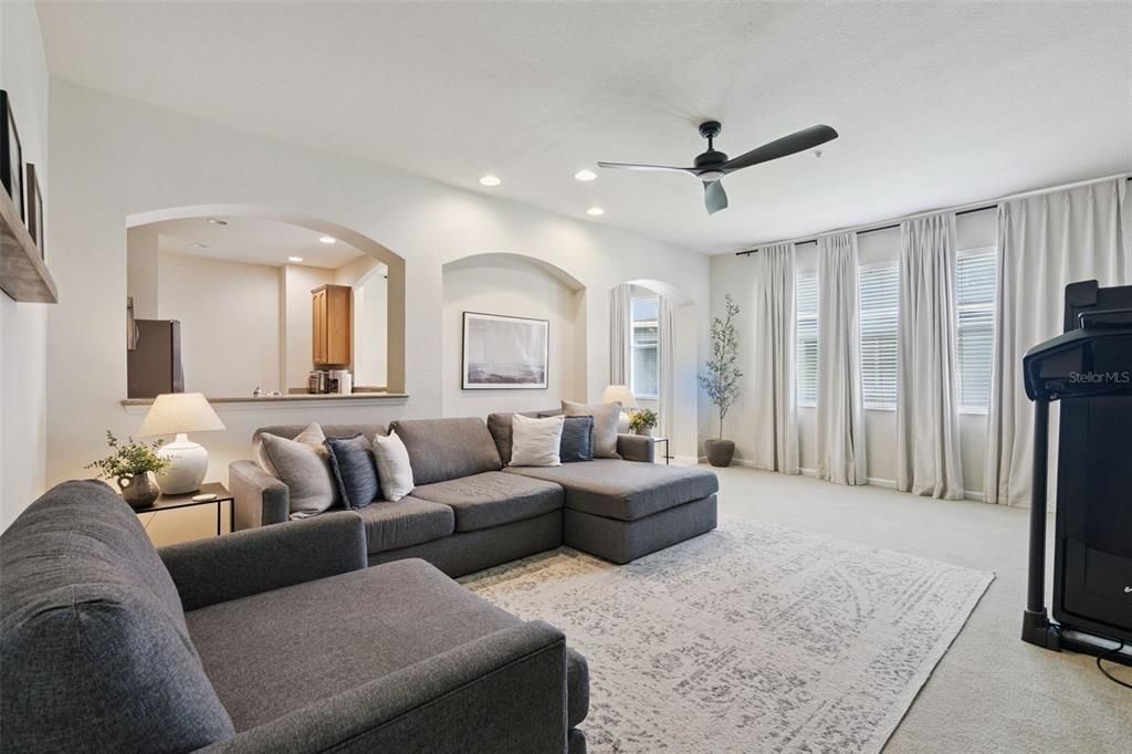 For Sale: $315,000 (3 beds, 2 baths, 2086 Square Feet)