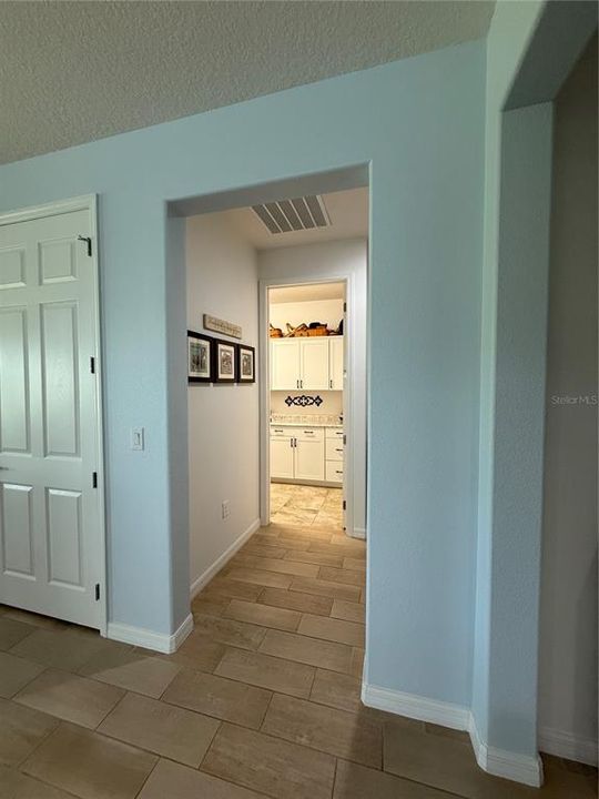 For Sale: $419,900 (3 beds, 3 baths, 2482 Square Feet)