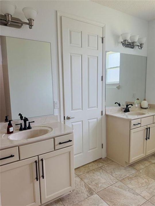 For Sale: $419,900 (3 beds, 3 baths, 2482 Square Feet)