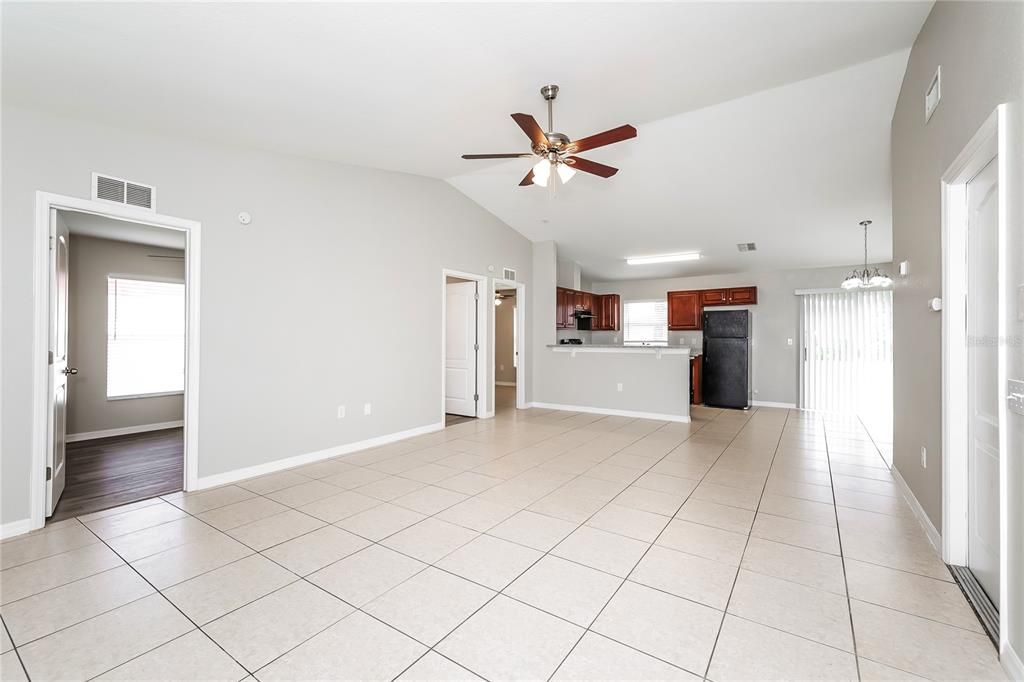 For Rent: $1,790 (4 beds, 2 baths, 1398 Square Feet)