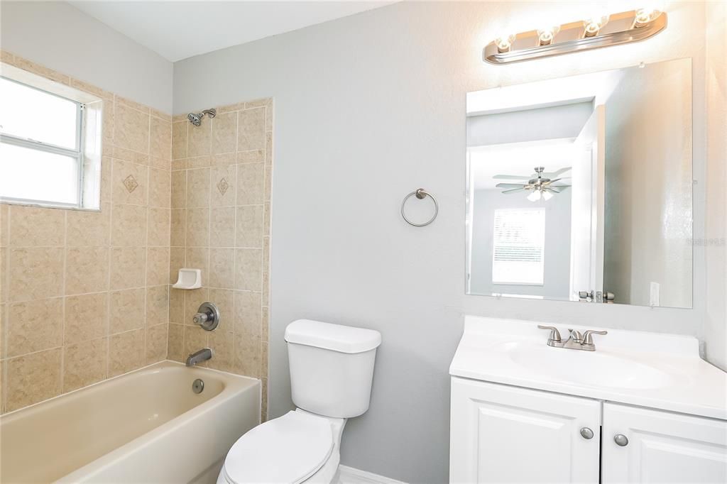 For Rent: $1,790 (4 beds, 2 baths, 1398 Square Feet)