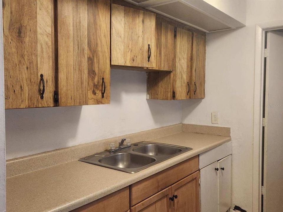 В аренду: $995 (2 спален, 1 ванн, 912 Квадратных фут)