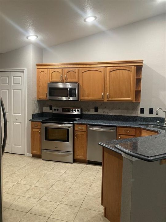For Rent: $2,300 (3 beds, 2 baths, 1724 Square Feet)