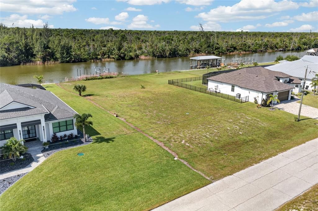 На продажу: $227,000 (0.26 acres)