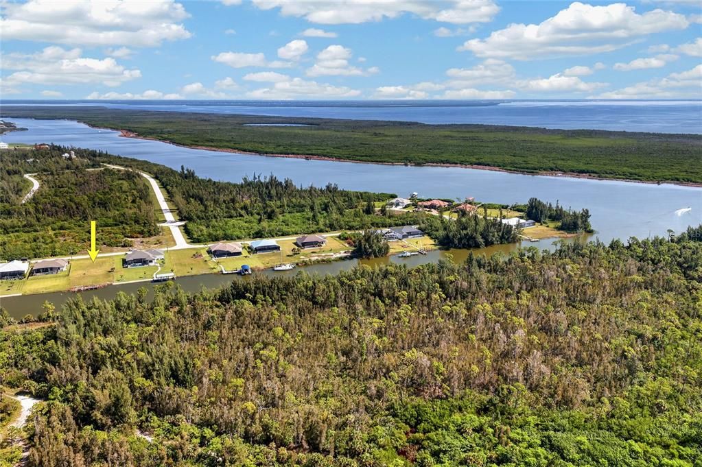 На продажу: $227,000 (0.26 acres)