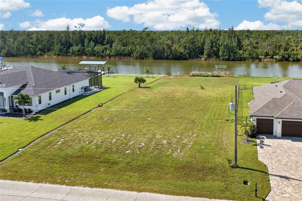 На продажу: $227,000 (0.26 acres)