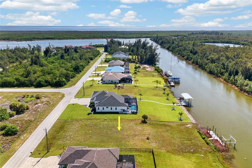 На продажу: $227,000 (0.26 acres)
