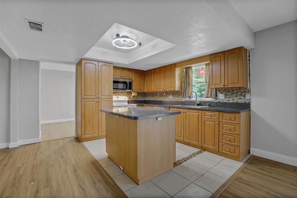 На продажу: $315,000 (3 спален, 2 ванн, 1658 Квадратных фут)