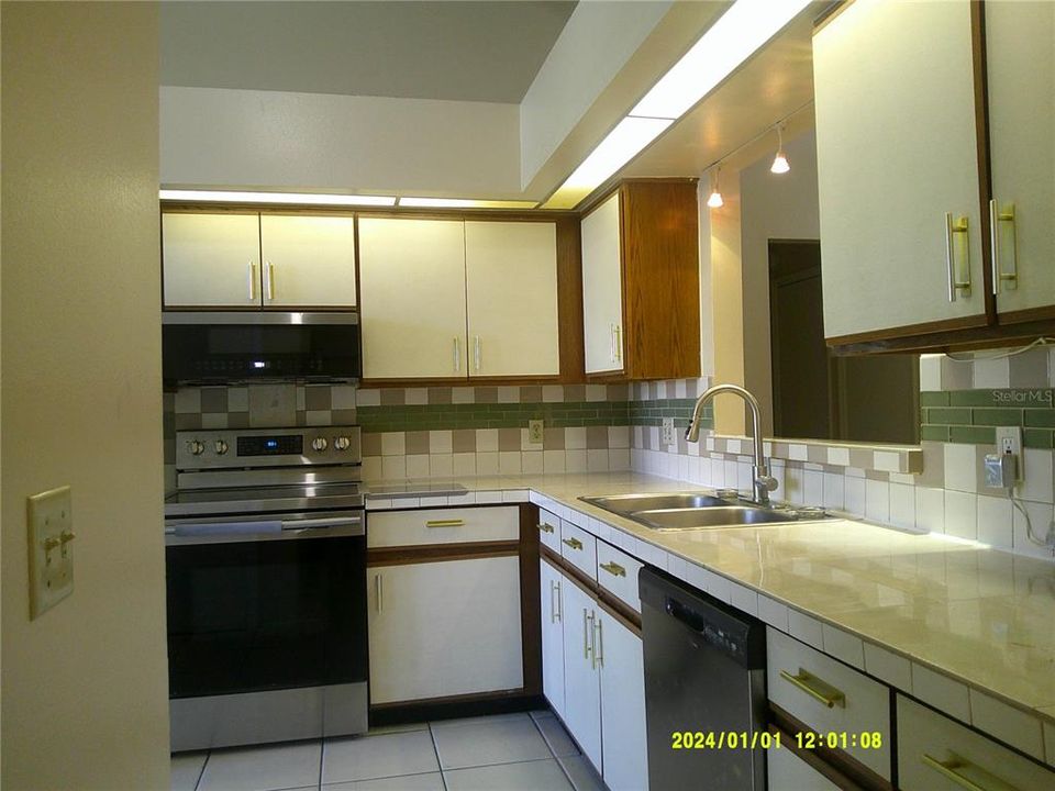 В аренду: $2,200 (3 спален, 2 ванн, 1463 Квадратных фут)