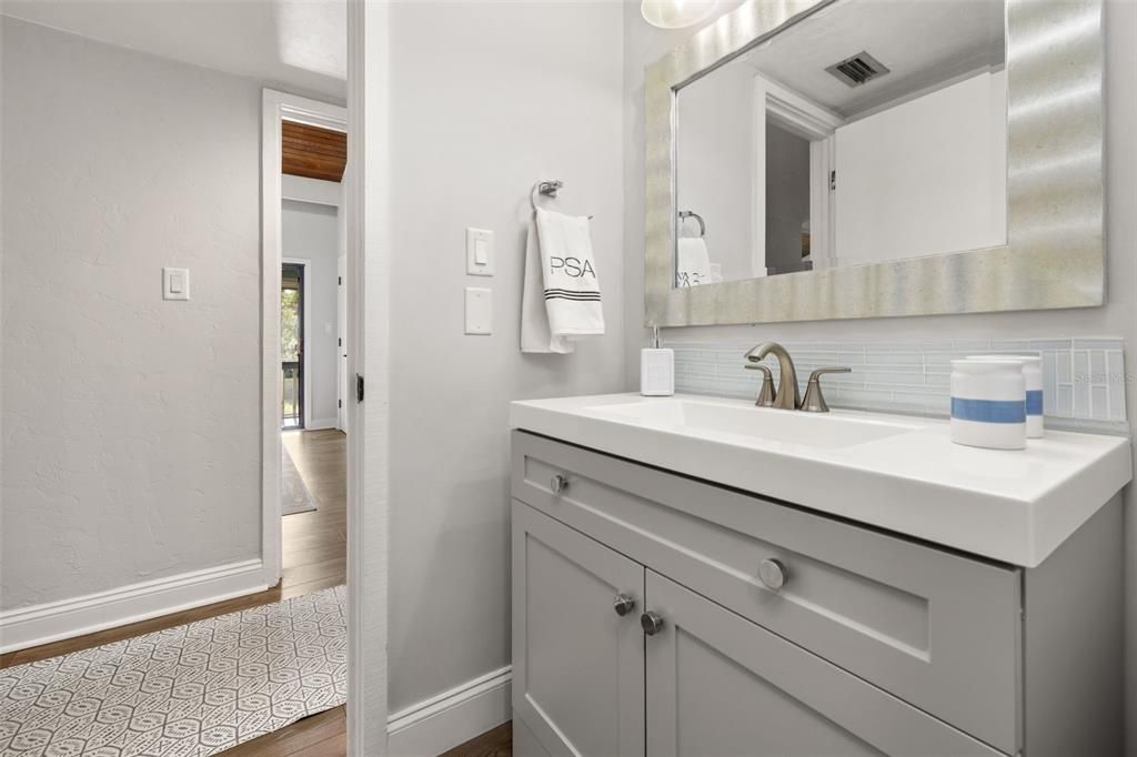For Sale: $150,000 (2 beds, 2 baths, 1123 Square Feet)