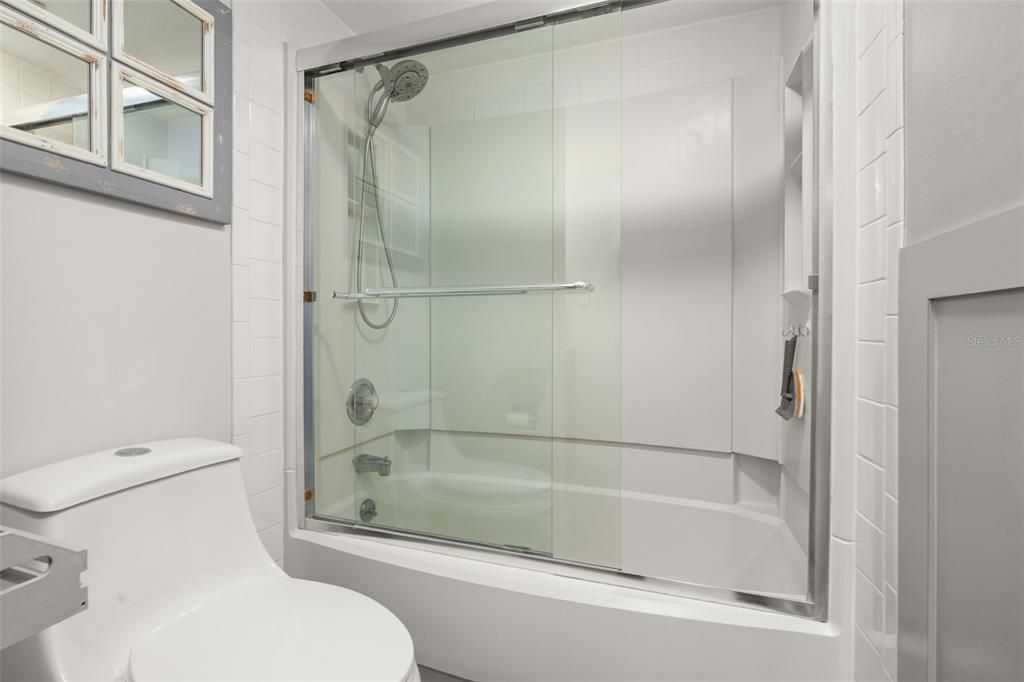 For Sale: $150,000 (2 beds, 2 baths, 1123 Square Feet)