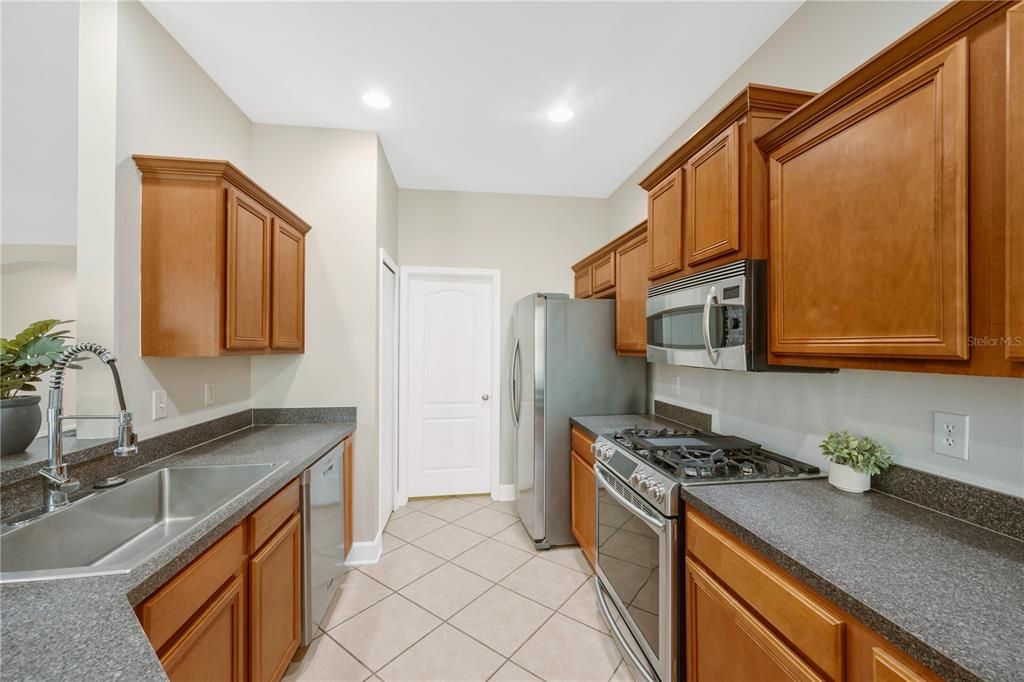 For Sale: $338,500 (3 beds, 2 baths, 1695 Square Feet)