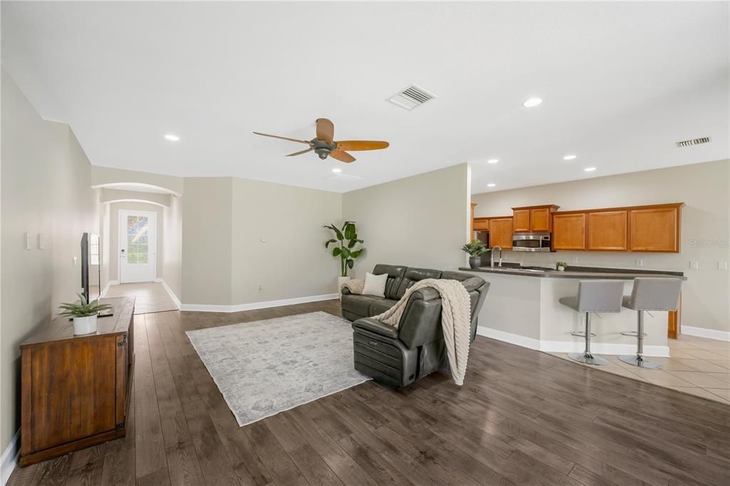 For Sale: $338,500 (3 beds, 2 baths, 1695 Square Feet)