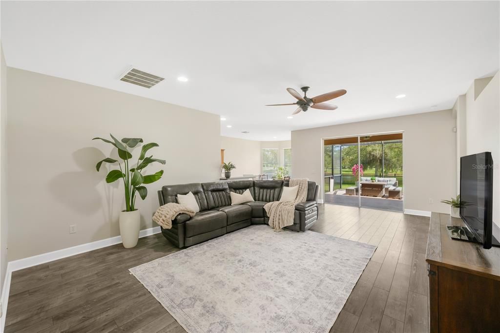 For Sale: $338,500 (3 beds, 2 baths, 1695 Square Feet)