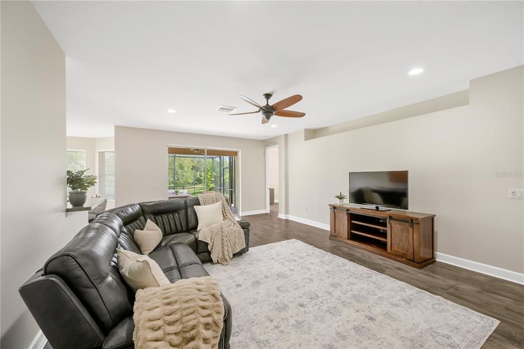 For Sale: $338,500 (3 beds, 2 baths, 1695 Square Feet)