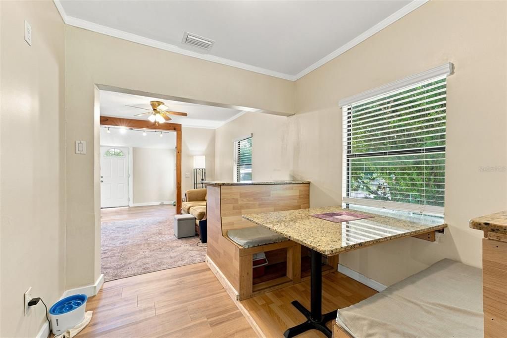 For Sale: $100,000 (2 beds, 1 baths, 949 Square Feet)