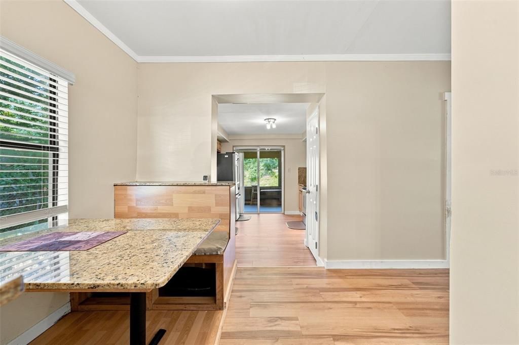 For Sale: $100,000 (2 beds, 1 baths, 949 Square Feet)