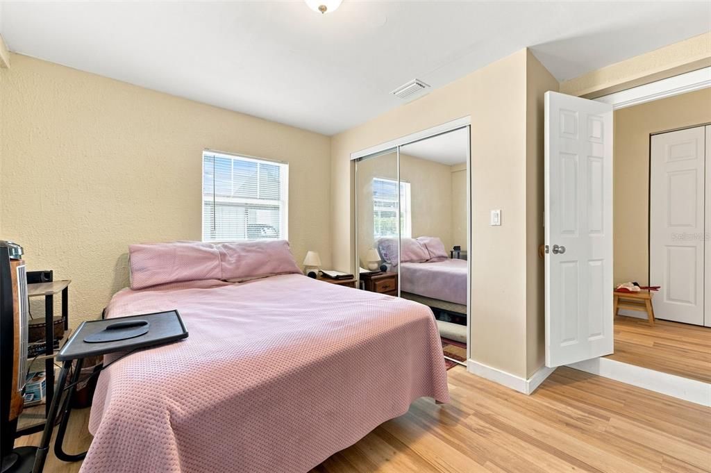 For Sale: $100,000 (2 beds, 1 baths, 949 Square Feet)