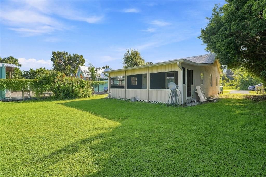 For Sale: $100,000 (2 beds, 1 baths, 949 Square Feet)