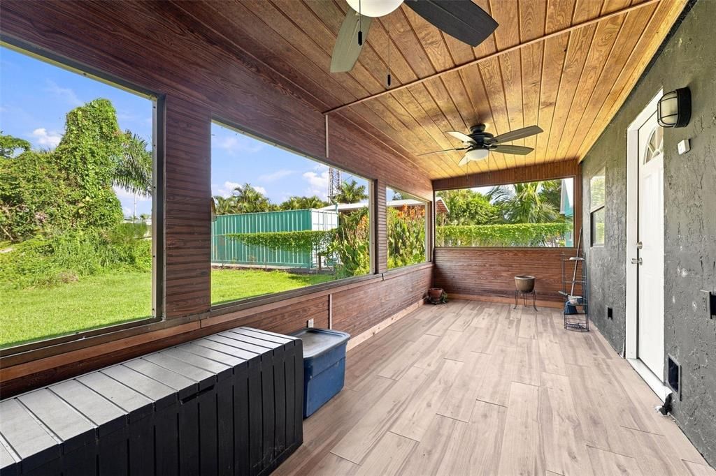 For Sale: $100,000 (2 beds, 1 baths, 949 Square Feet)
