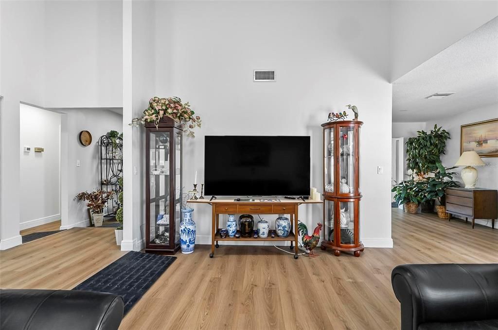 For Sale: $279,000 (2 beds, 2 baths, 1476 Square Feet)