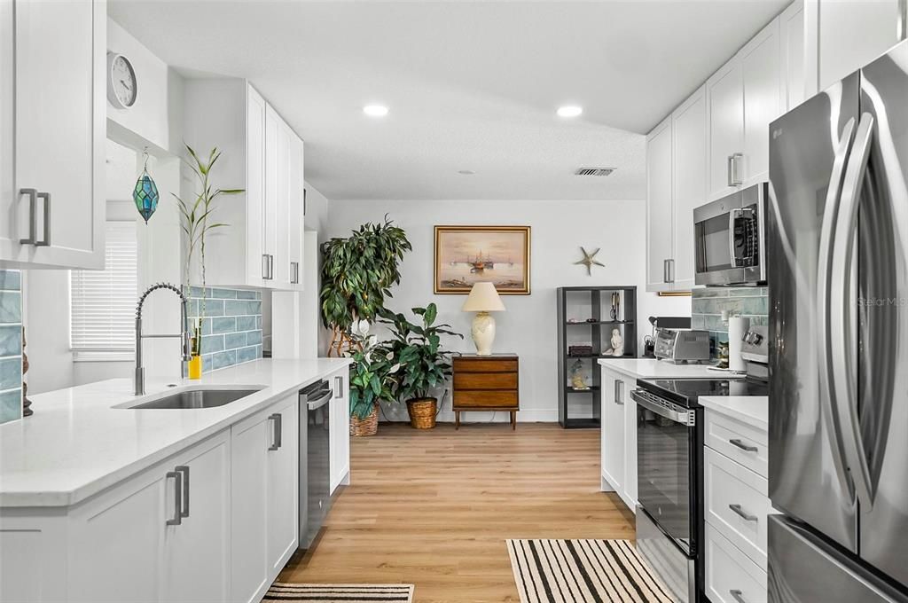 For Sale: $279,000 (2 beds, 2 baths, 1476 Square Feet)