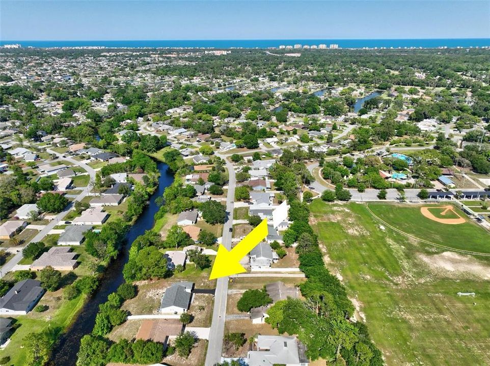For Sale: $279,000 (2 beds, 2 baths, 1476 Square Feet)