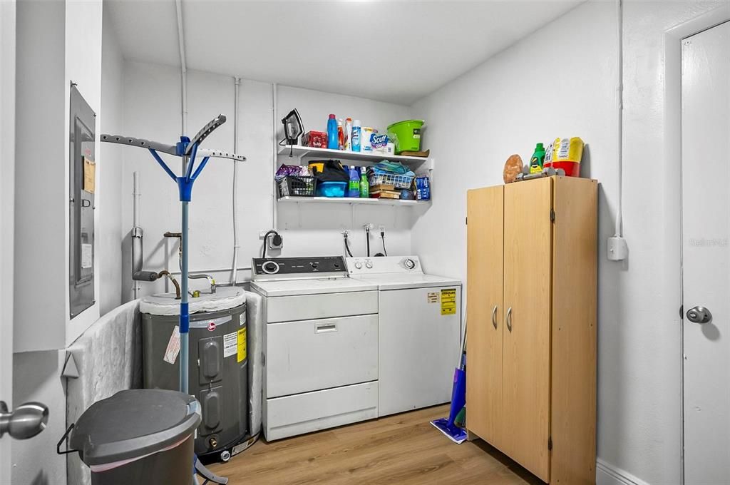 For Sale: $279,000 (2 beds, 2 baths, 1476 Square Feet)