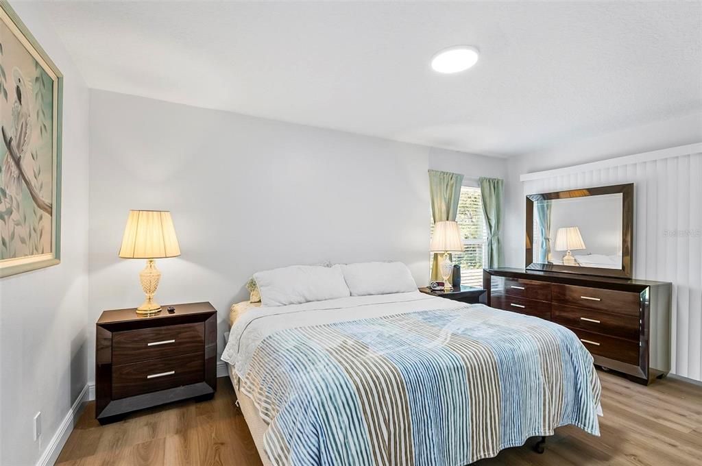 For Sale: $279,000 (2 beds, 2 baths, 1476 Square Feet)