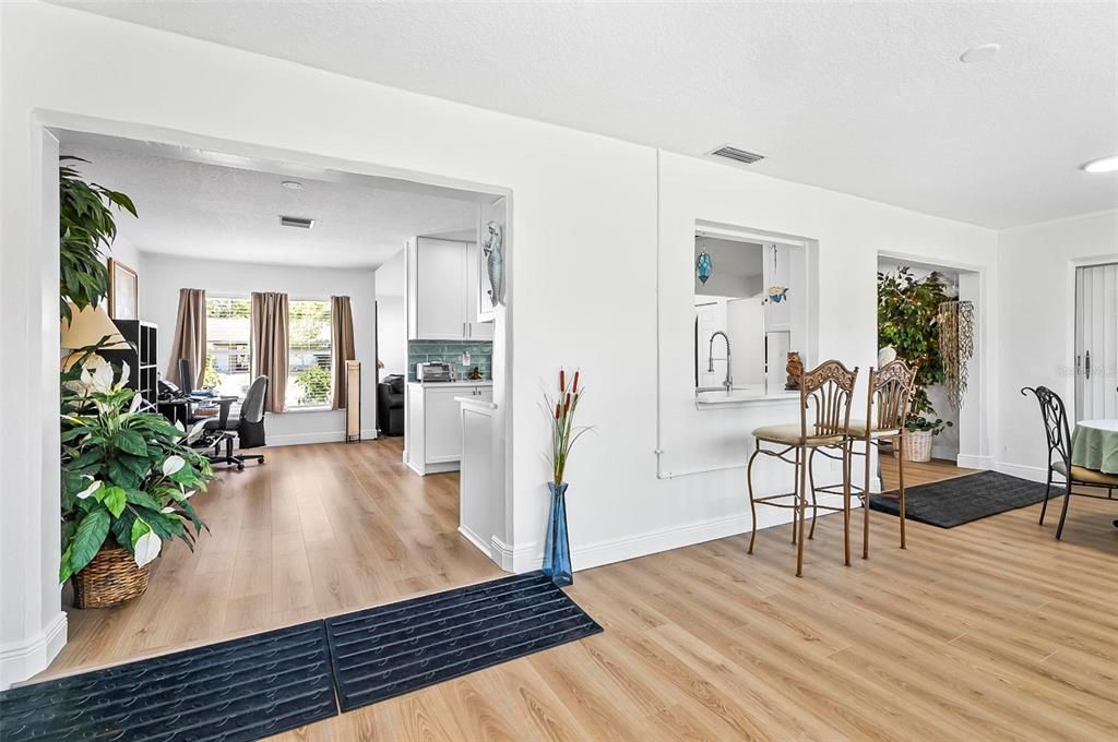 For Sale: $279,000 (2 beds, 2 baths, 1476 Square Feet)