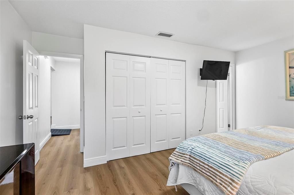 For Sale: $279,000 (2 beds, 2 baths, 1476 Square Feet)