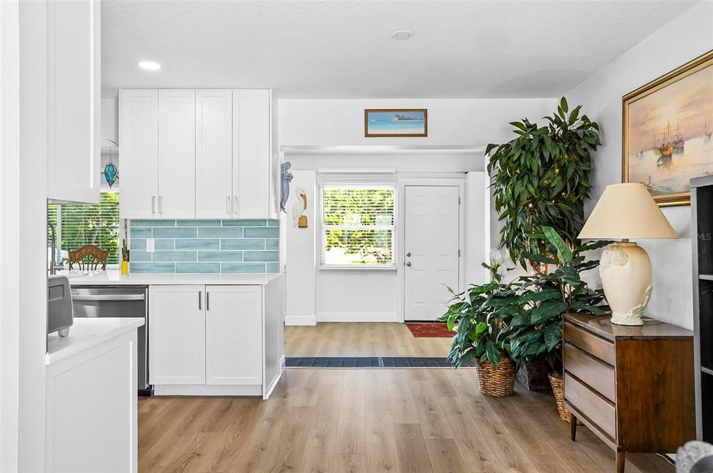 For Sale: $279,000 (2 beds, 2 baths, 1476 Square Feet)