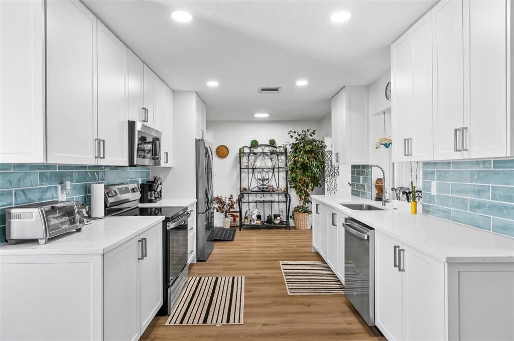 For Sale: $279,000 (2 beds, 2 baths, 1476 Square Feet)