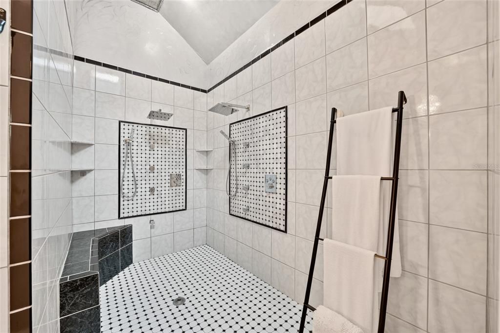 En Venta: $1,199,990 (4 camas, 3 baños, 2110 Pies cuadrados)